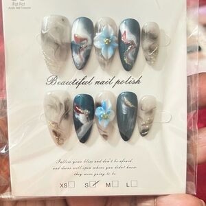 Elegant Blue and Cream Press-on Nail Set